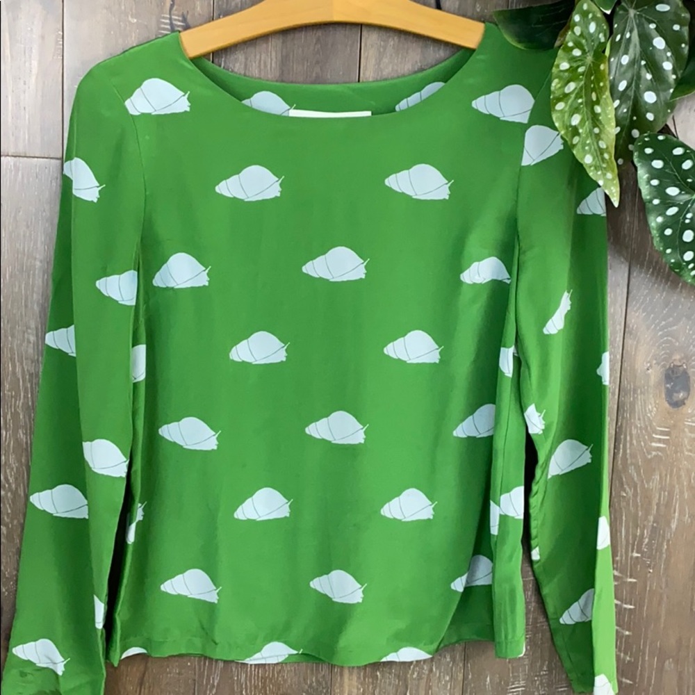 Anthropologie Charlotte Taylor Green Long-Sleeve Blouse with White Shell Print